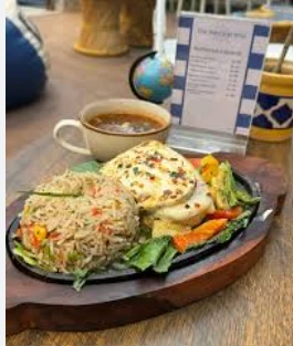 COTTAGE CHEESE SHASHLIK SIZZLER (GRILLED COTTAGE CHEESE STEAK SERVED WITH BBQ SAUCE,HERB RICE AND GA