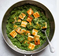PALAK PANEER (COTTAGE CHEESE IN SPINACH GRAVY)