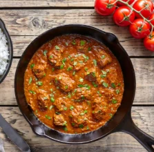 MURGH TIKKA LABABDAR ( A DELICATE MADE OF CHARCOAL ROASTED TIKKA SERVED IN TOMATO AND ONION GRAVY)