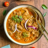 MURGH KALI MIRCH (BARBEQUED CHUNKS OF COTTAGE CHEESE FINSHED IN TOMATO GRAVY)